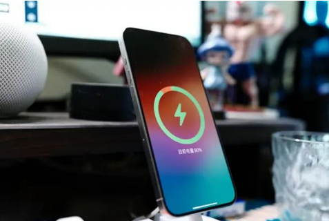 大厂苹果15换屏服务分享用什么充电器给iPhone15充电更好 